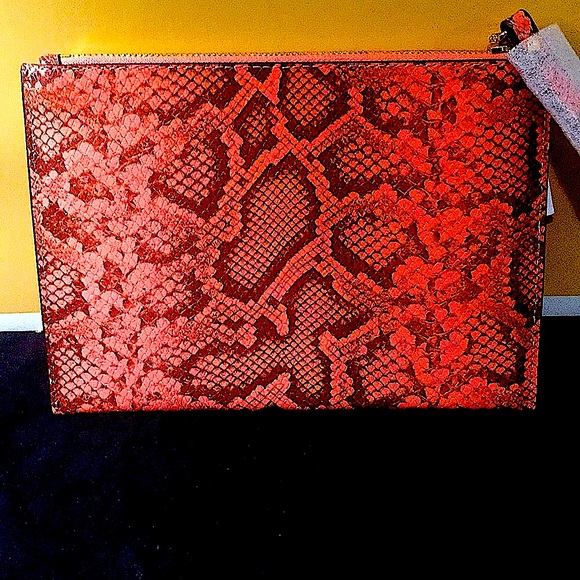 MICHAEL KORS EMBOSSED LEATHER CLUTCH WRISTLET(NWT) - Picture 5 of 10